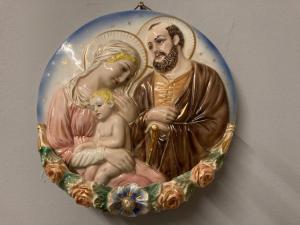 Antica placca  in maiolica Sacra Famiglia Sesto Fiorentino anni 40 rifiniture oro. Diametro 24
